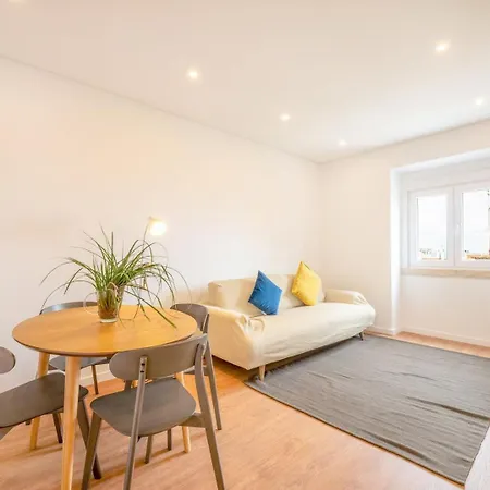 Apartament Guestready - Bright Escape Near Santa Apolonia