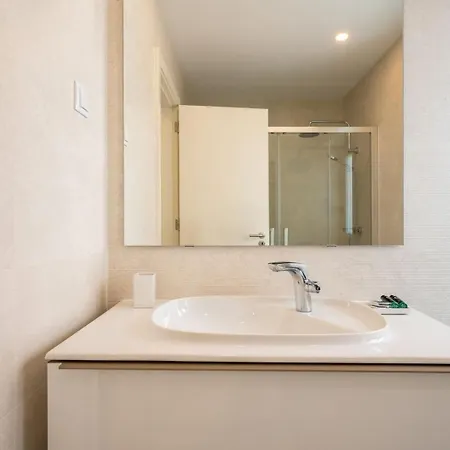 Guestready - Bright Escape Near Santa Apolonia ליסבון